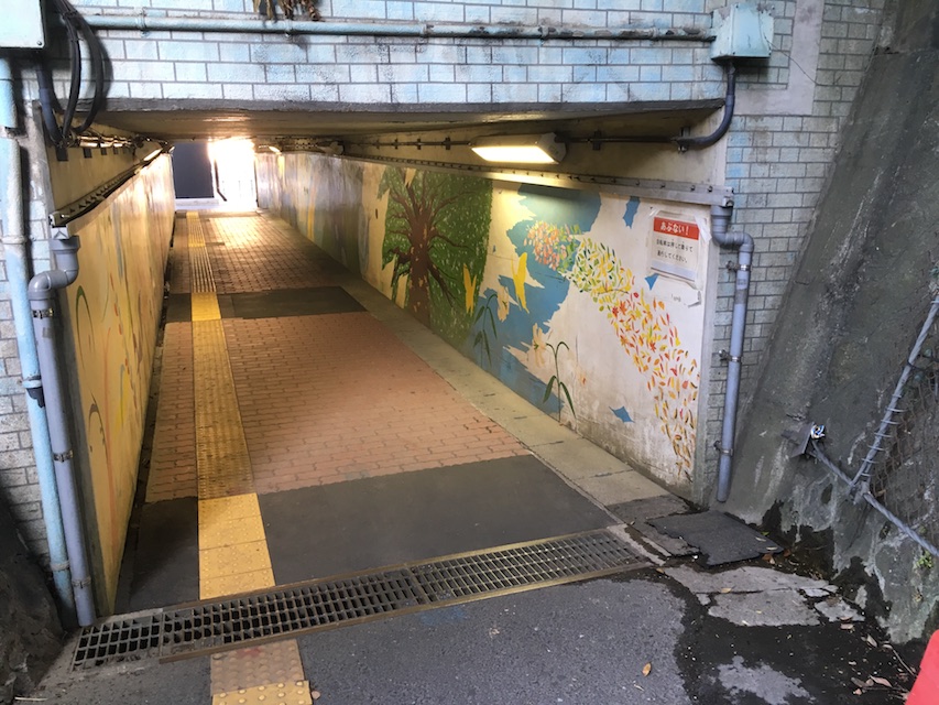 八景駅通路