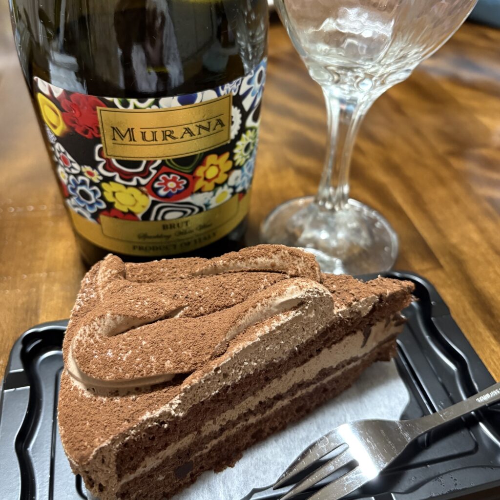 スーパーのケーキ