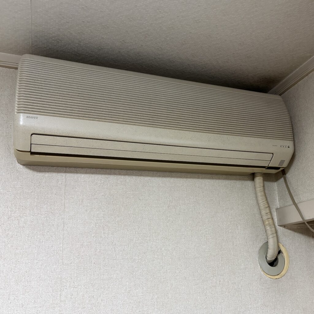 壊れたエアコン